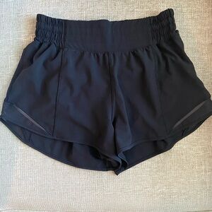 Lululemon Hotty Hot High-Rise Lined Short 2.5" Size 4 Black